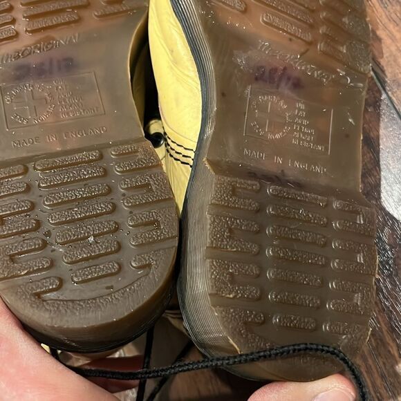 VTG Made in England Doc Marten boots 20 hole boots. Size 6 in GUC for age yellow - Picture 10 of 14